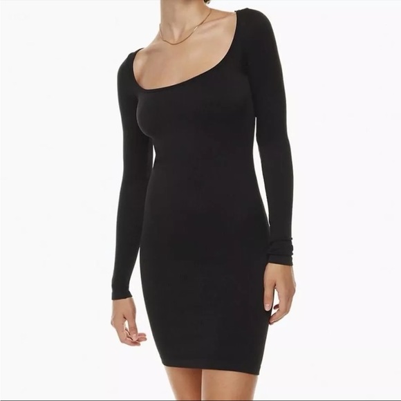 4/45$ Almost brand new Sunday Best sinchseamless Delta dress in black | Aritzia - Picture 3 of 7
